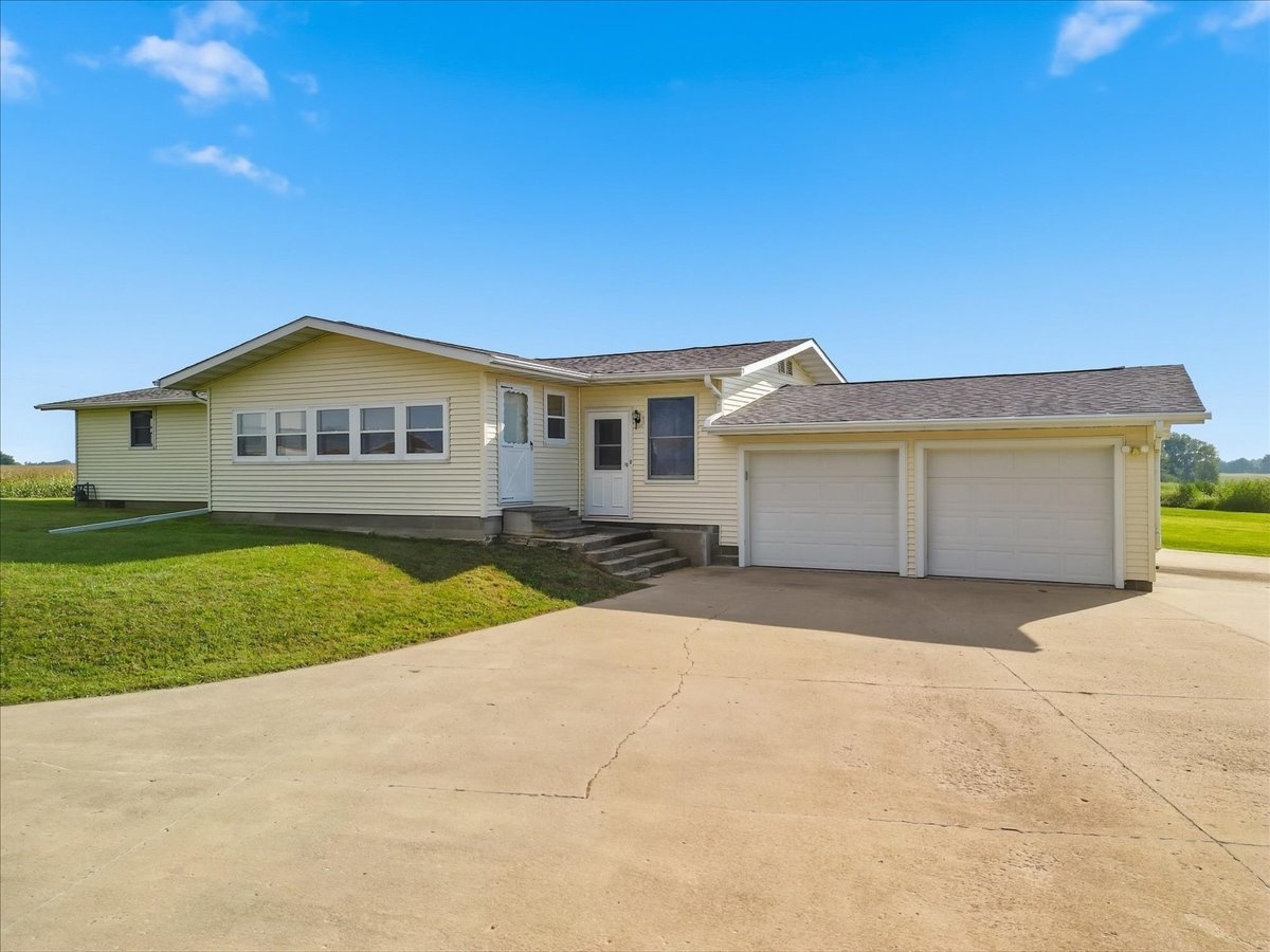 15661 Moline Road Property Photo 4