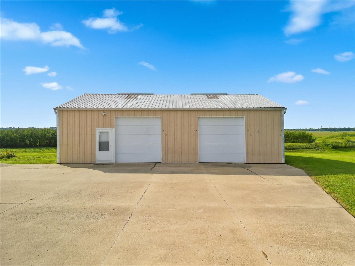 15661 Moline Road Property Photo 5