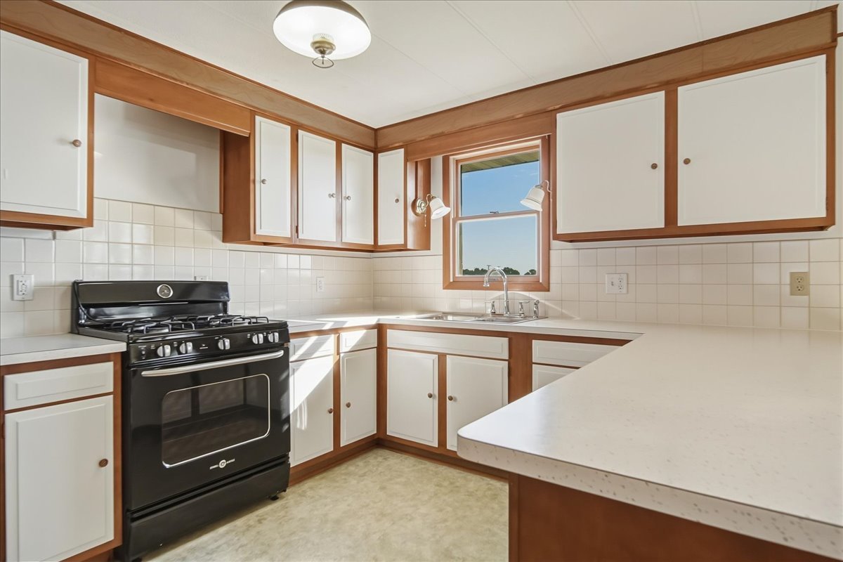 15661 Moline Road Property Photo 19