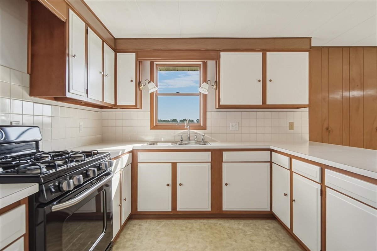 15661 Moline Road Property Photo 20