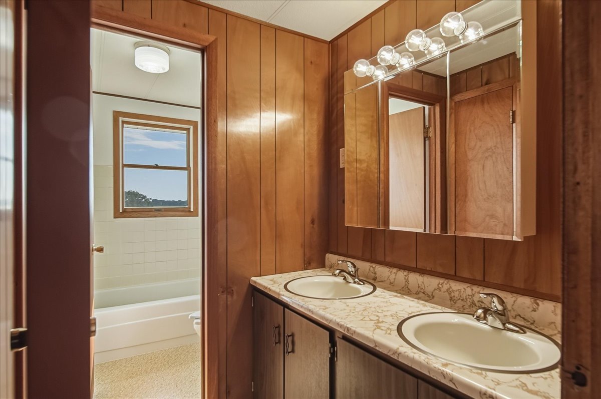 15661 Moline Road Property Photo 29