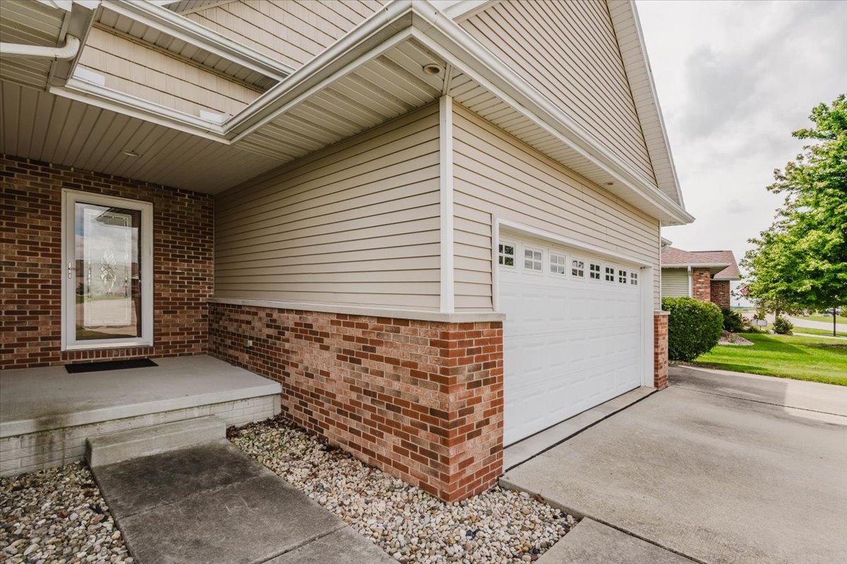 615 Prairie Meadows Drive Property Photo 2