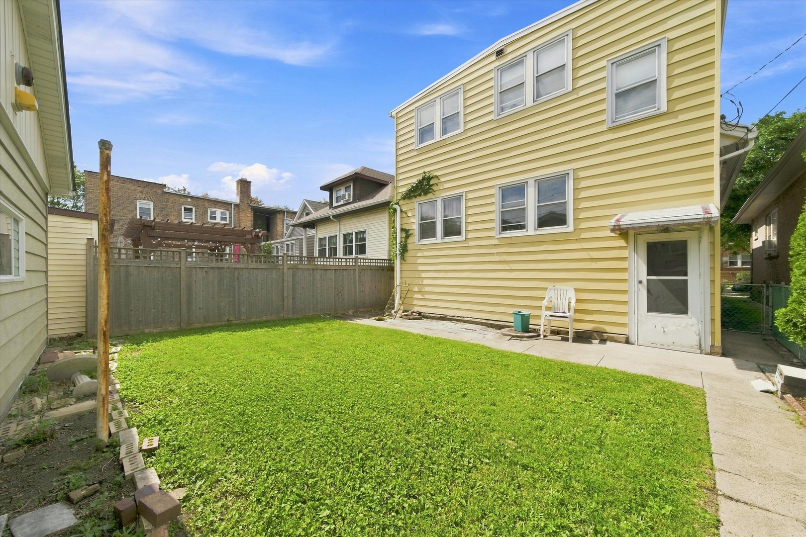 3811 N Francisco Avenue Property Photo 3