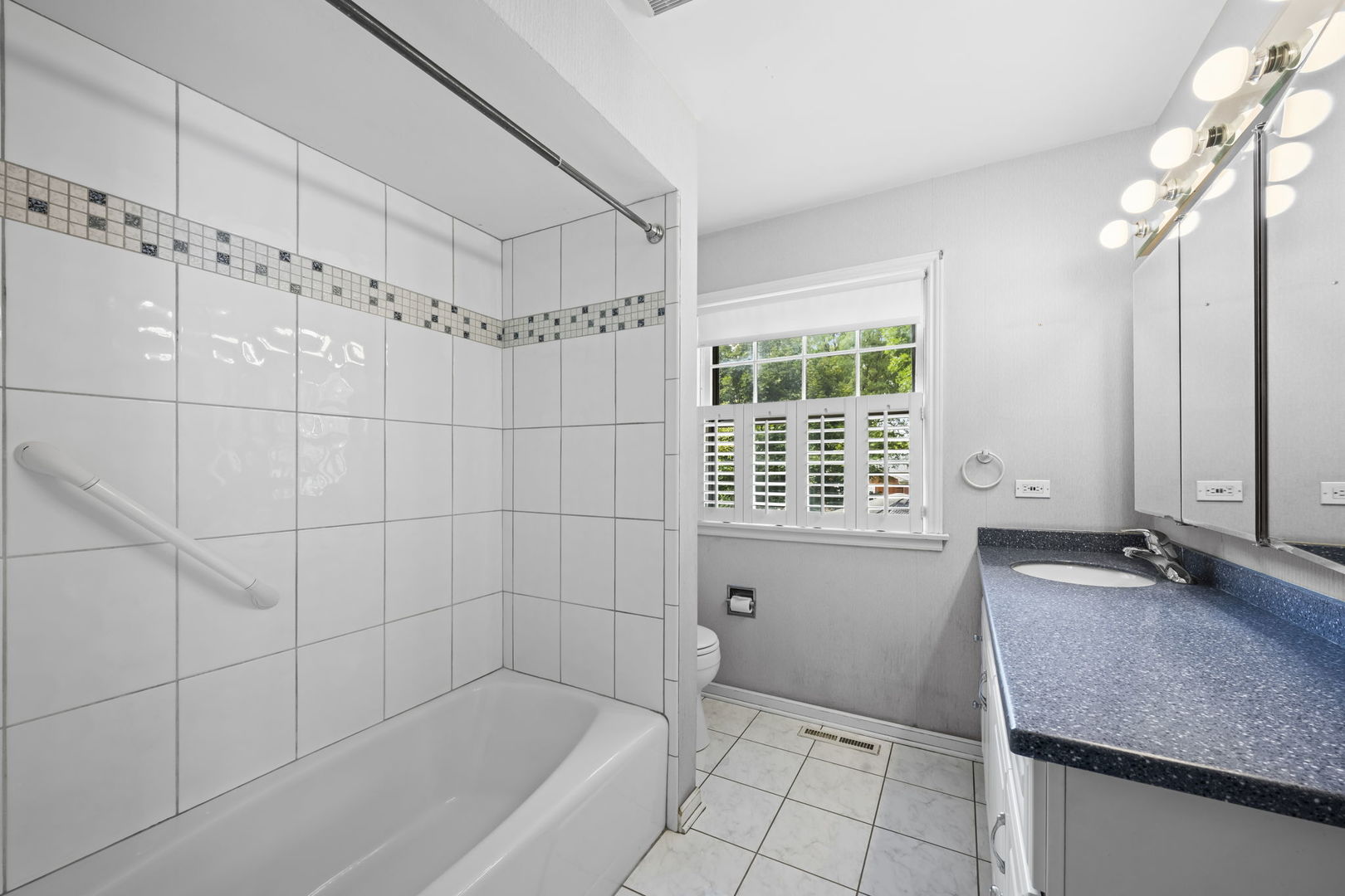 705 S Kennicott Avenue Property Photo 13