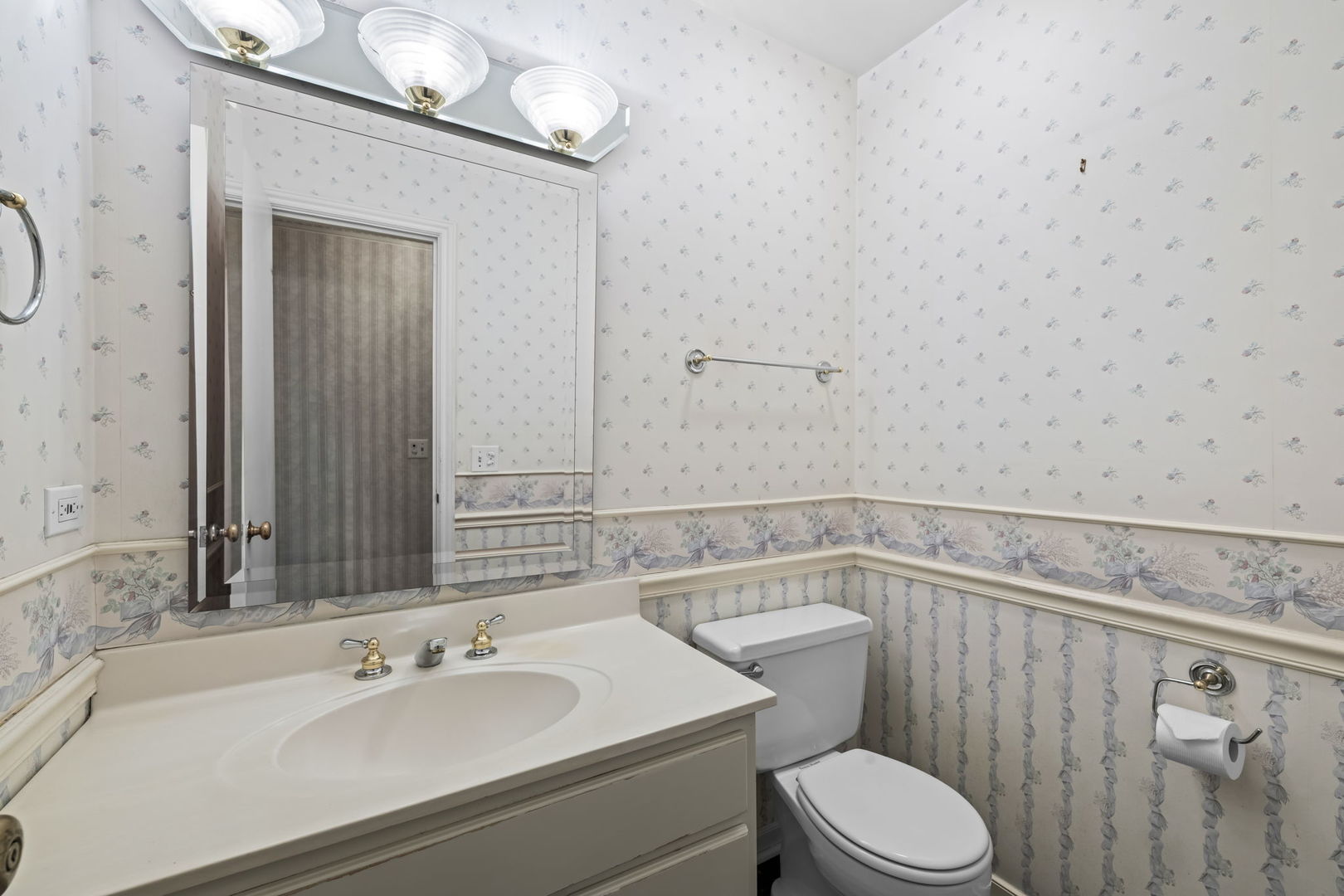 705 S Kennicott Avenue Property Photo 18