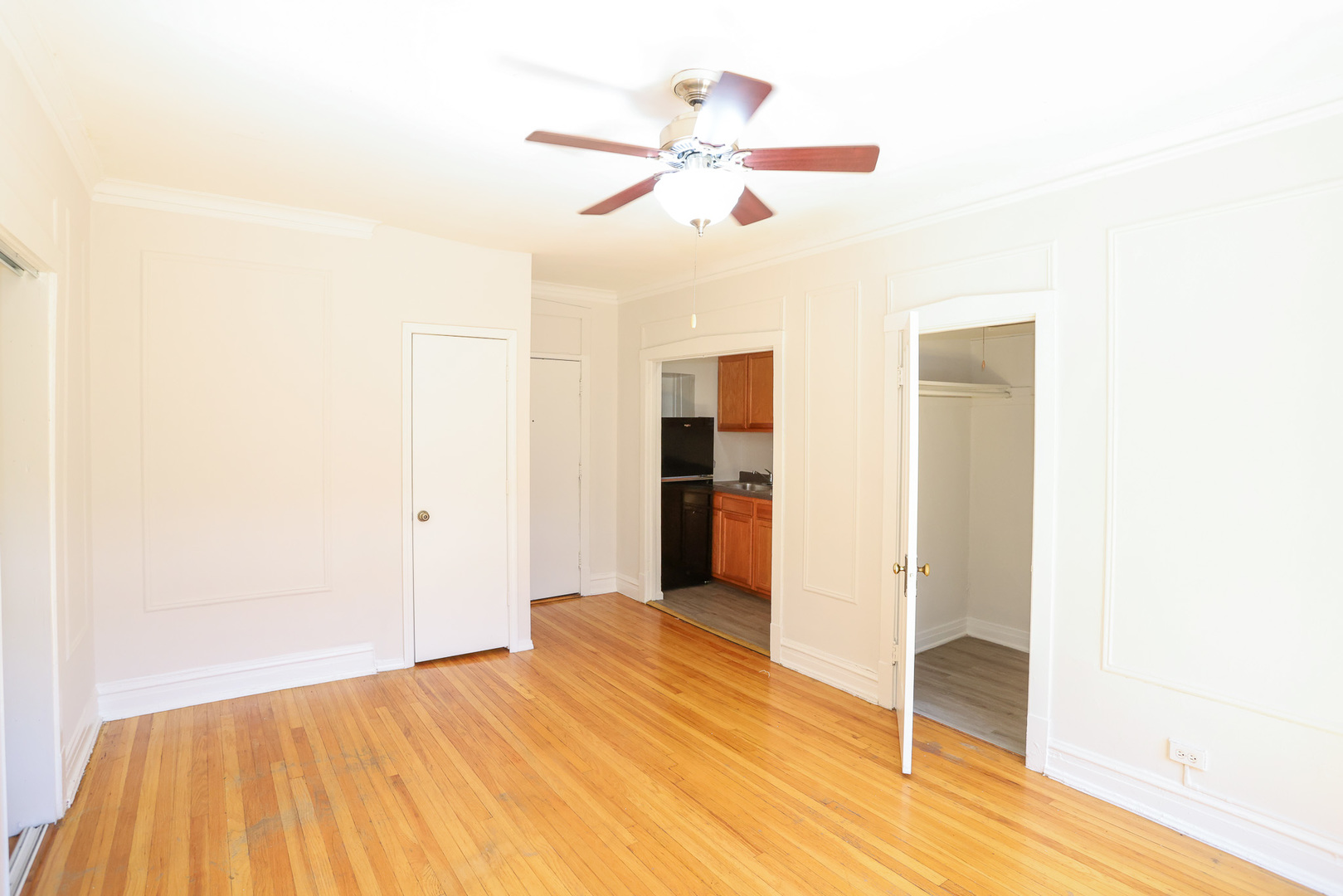 5419 S Harper Avenue 311 Property Photo 3