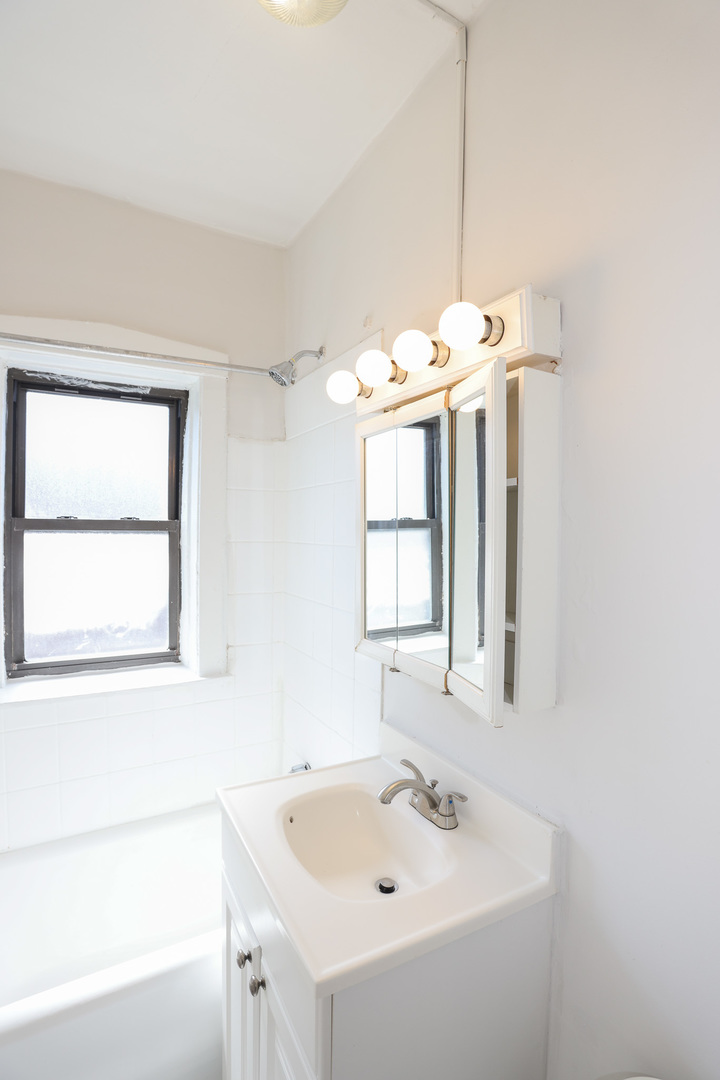 5419 S Harper Avenue 310 Property Photo 6