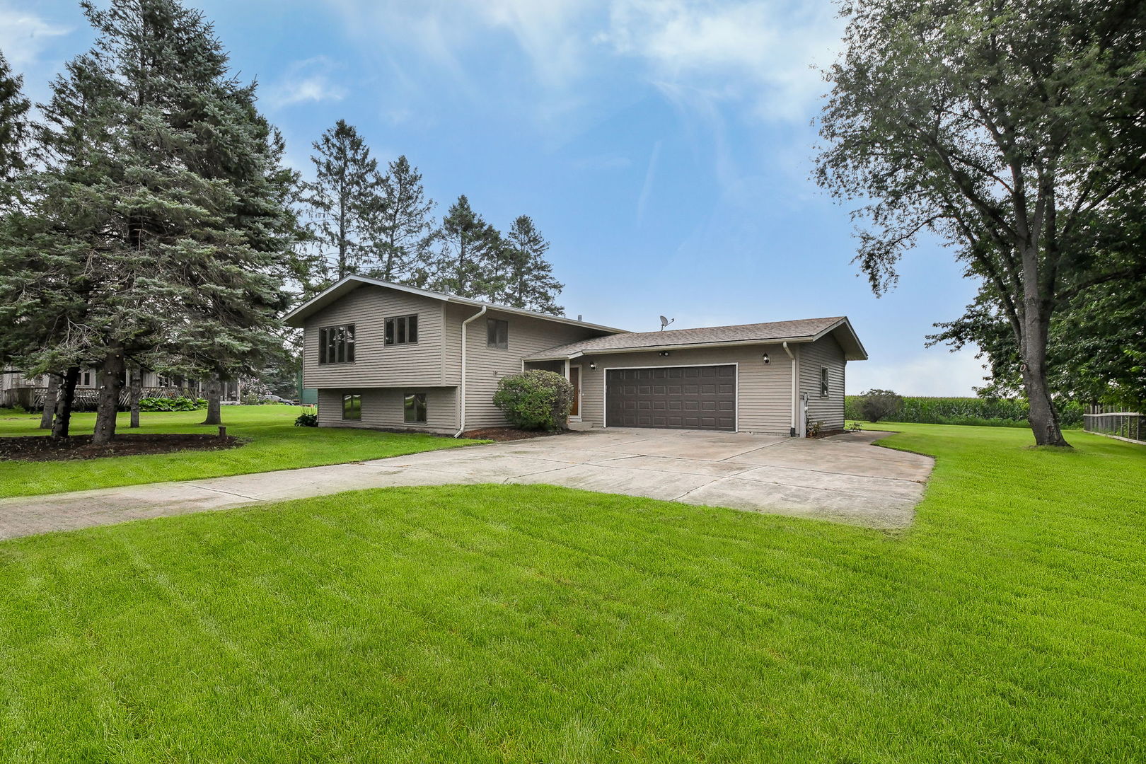 2S557 Bliss Road Property Photo 1