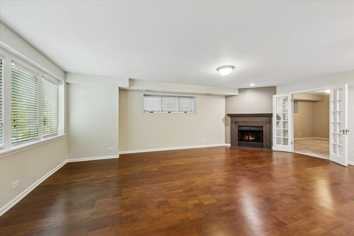 2426 N Burling Street Property Photo 11