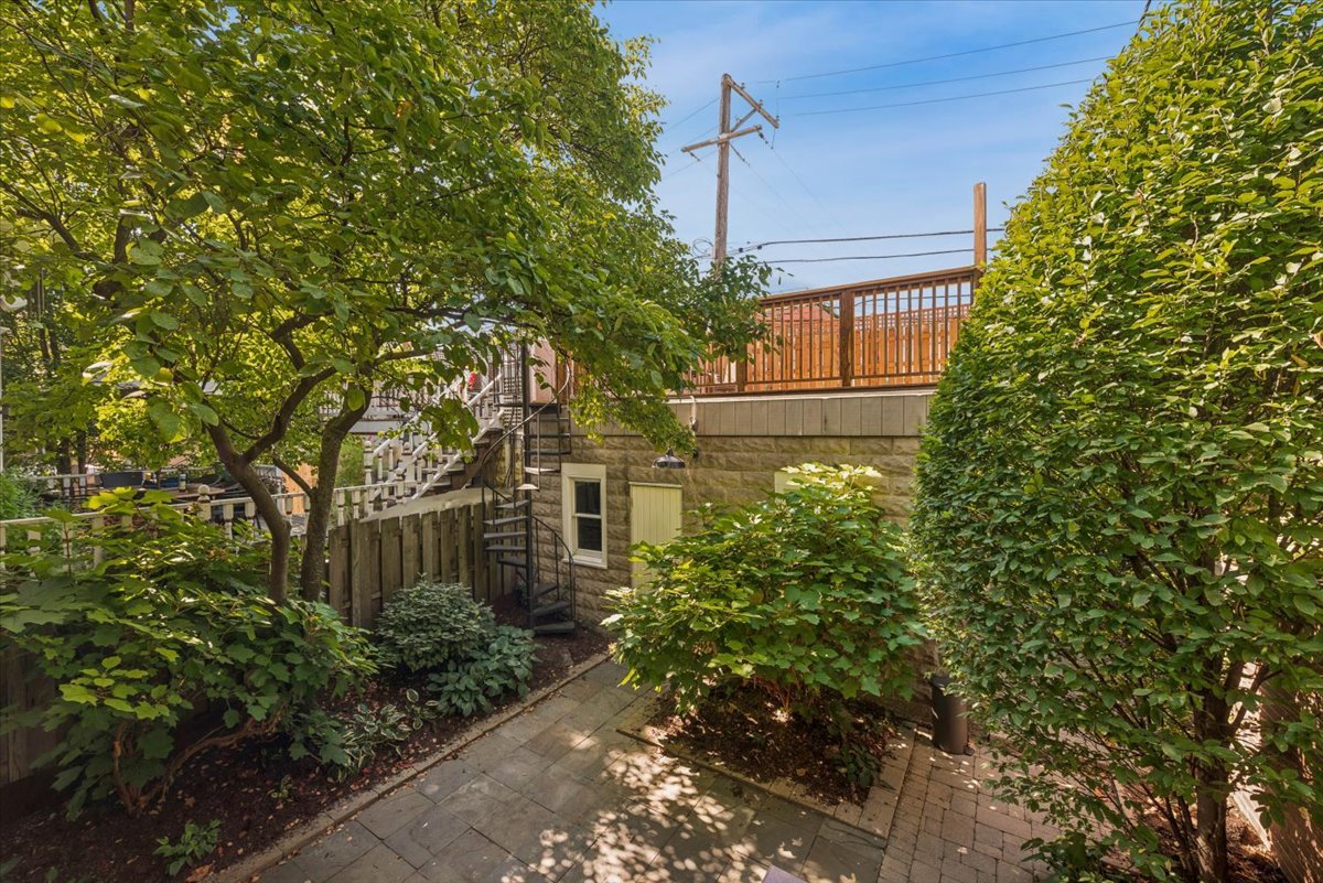 2426 N Burling Street Property Photo 24