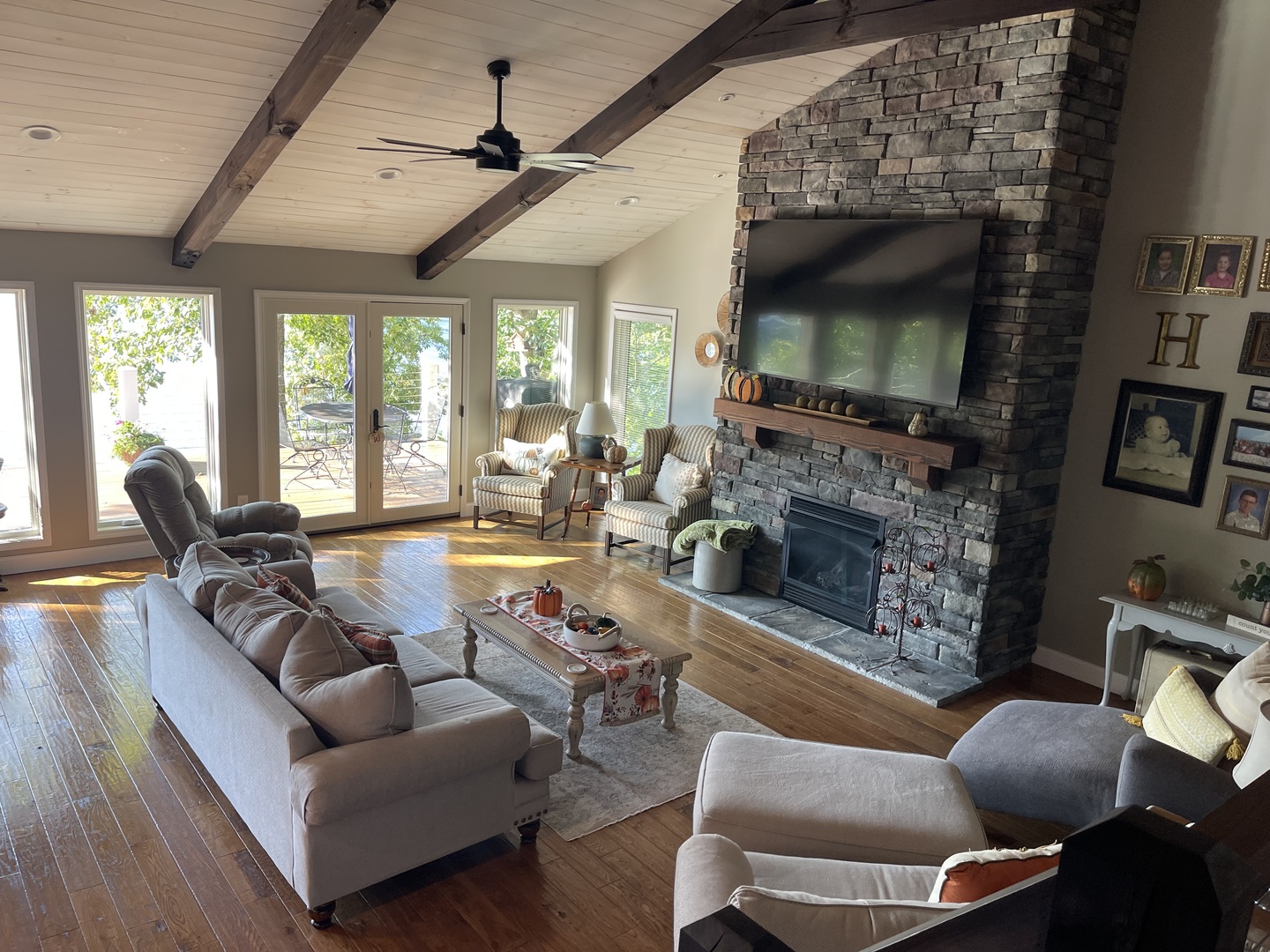 1045 Lakeshore Drive Property Photo 2