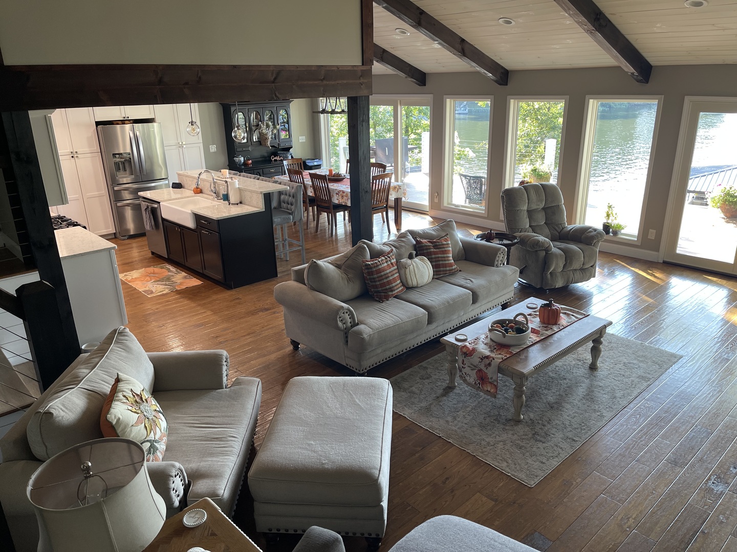 1045 Lakeshore Drive Property Photo 4