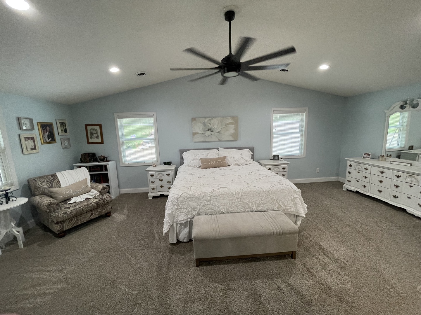 1045 Lakeshore Drive Property Photo 8