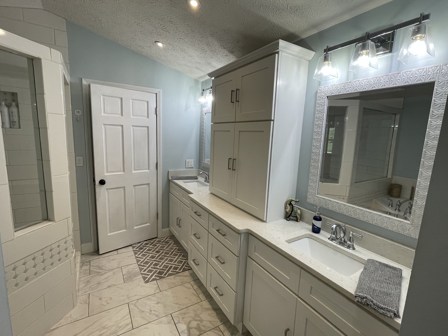 1045 Lakeshore Drive Property Photo 11