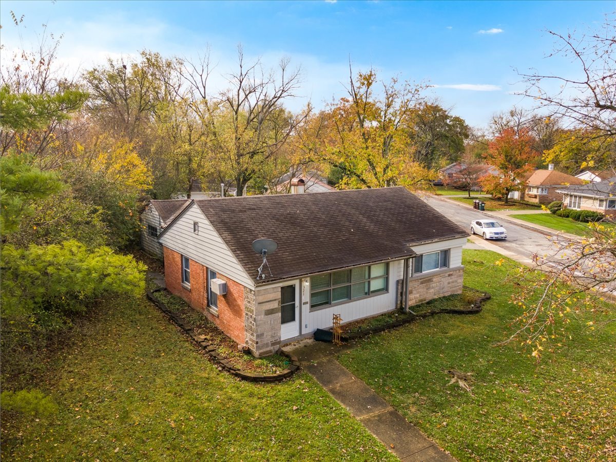 321 Onarga Street Property Photo 4