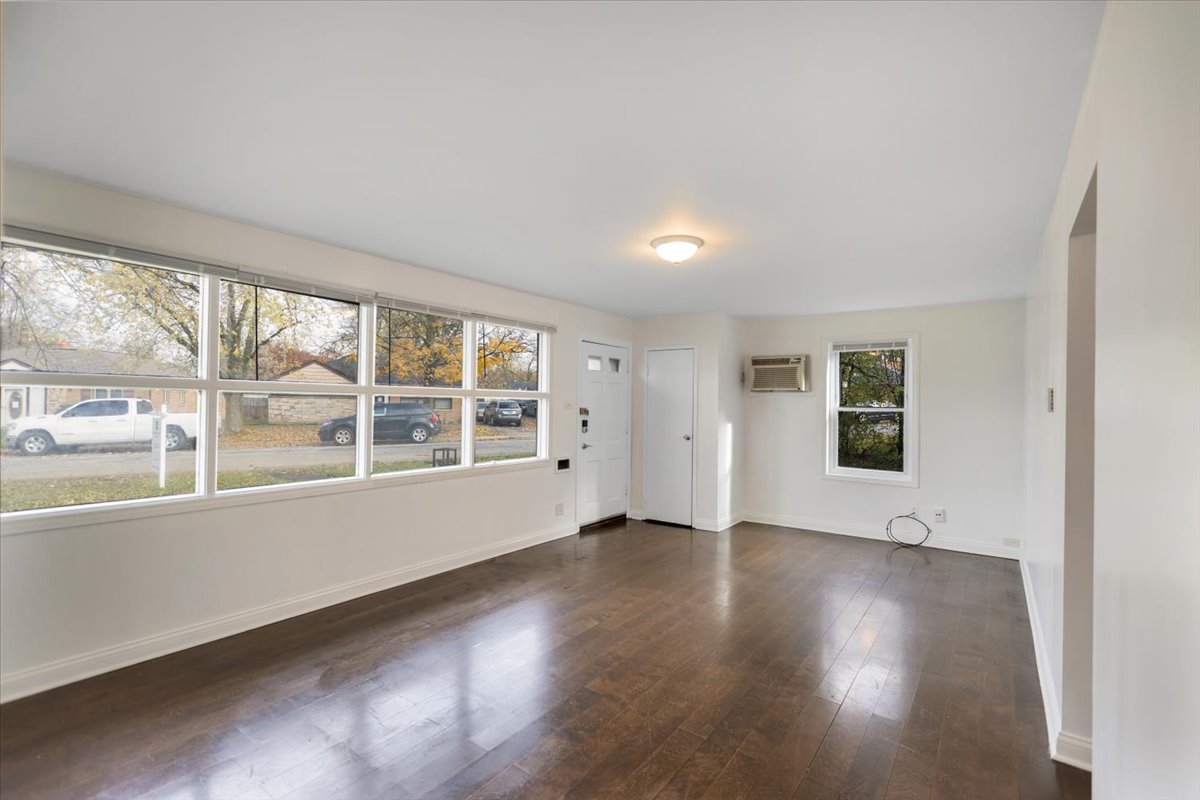 321 Onarga Street Property Photo 9