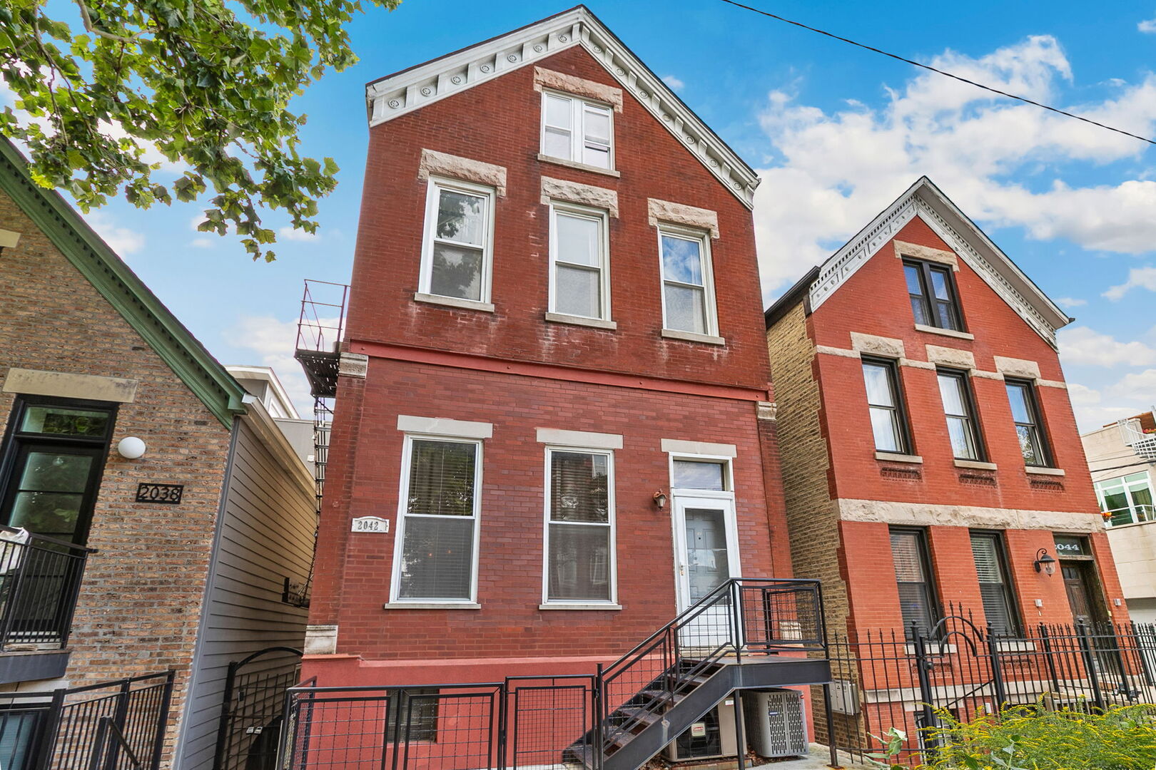 2042 N Winchester Avenue 2e Property Photo 1