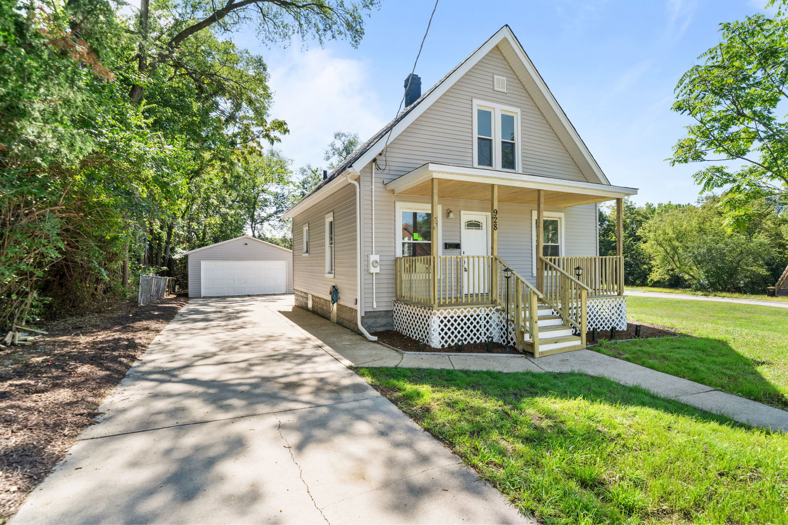 928 Lincoln Avenue Property Photo 1
