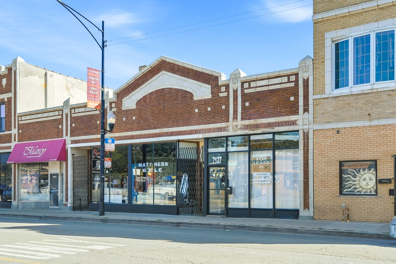 7127 N Clark Street Property Photo 1