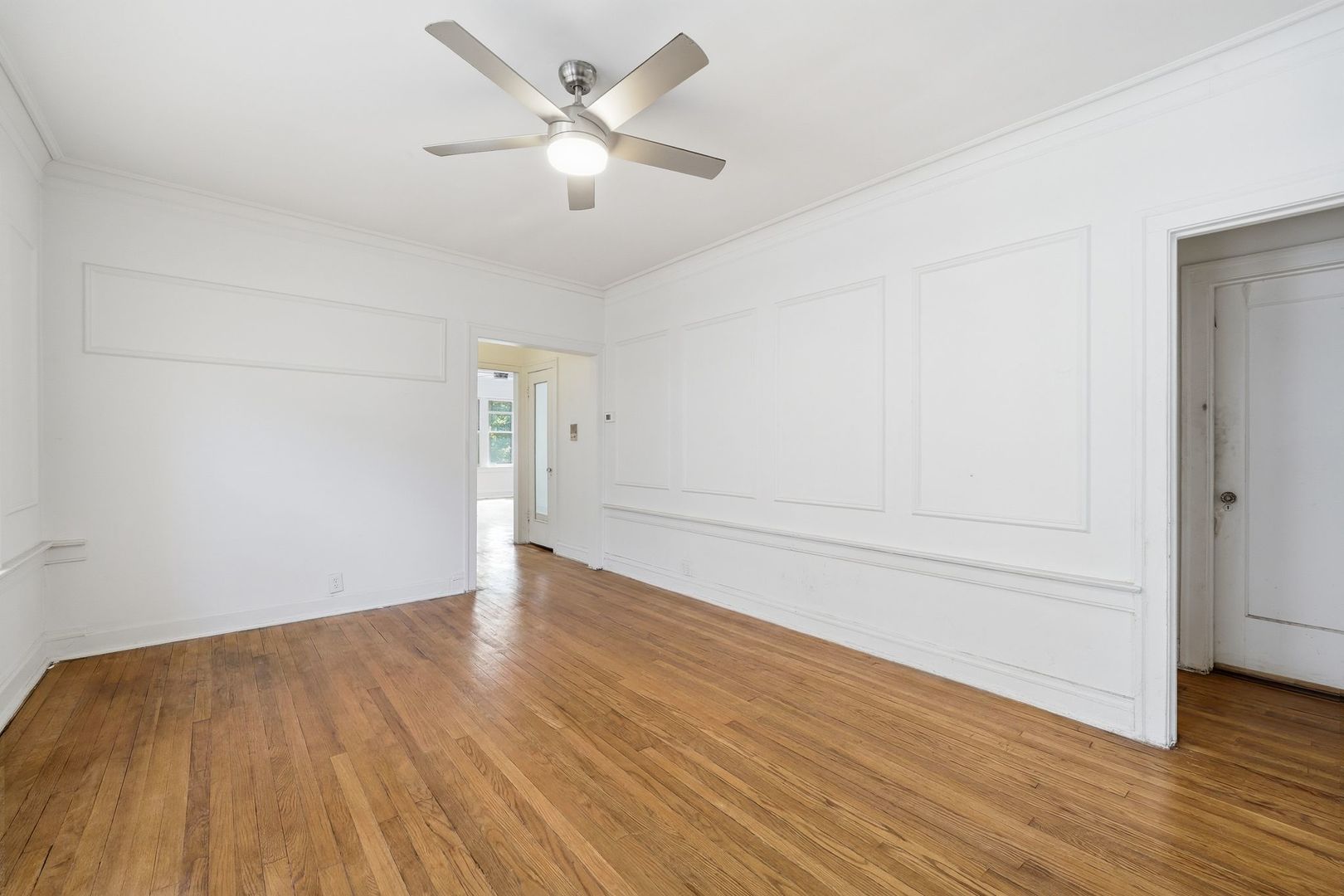 7806 S Cregier Avenue Property Photo 6