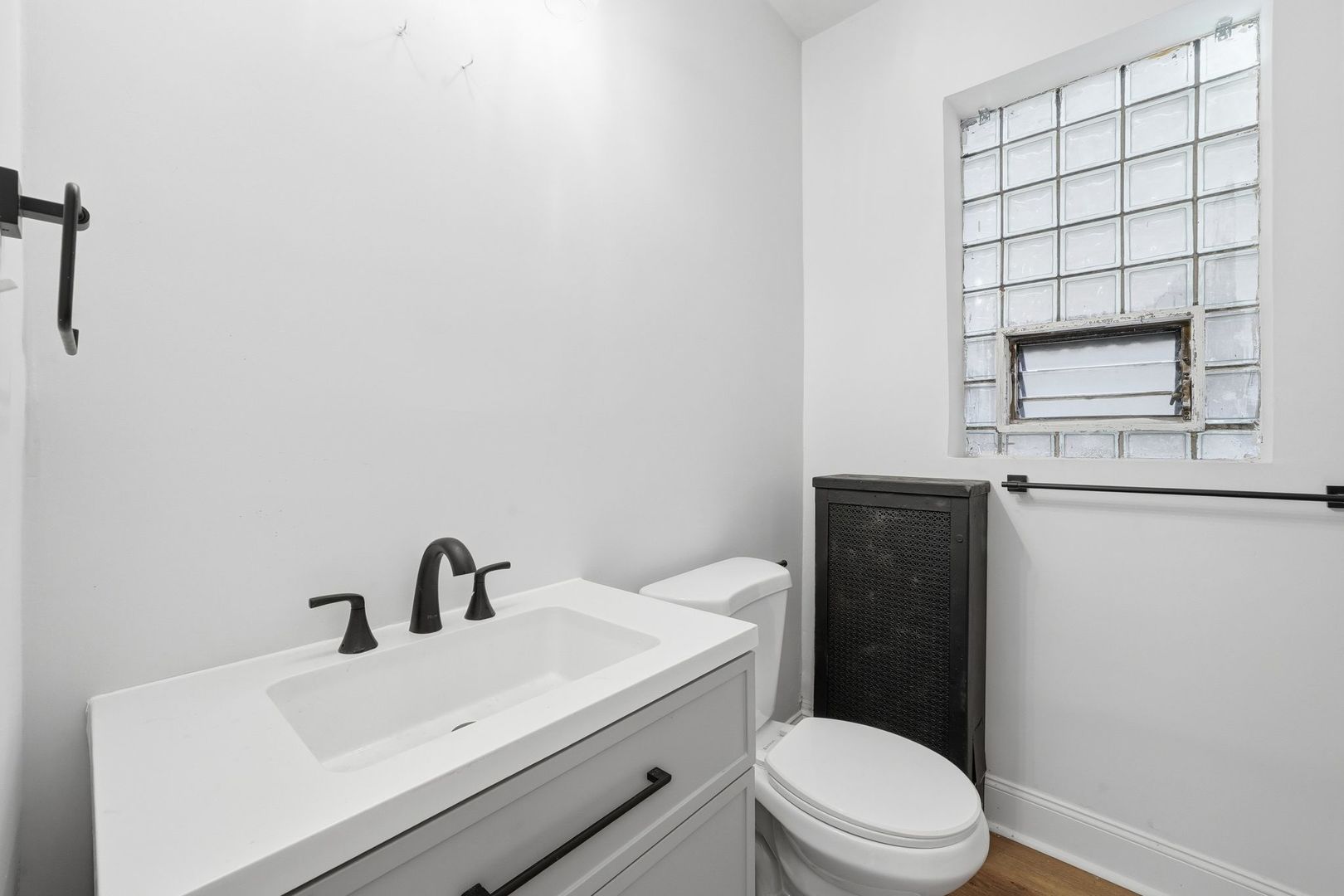 7806 S Cregier Avenue Property Photo 7