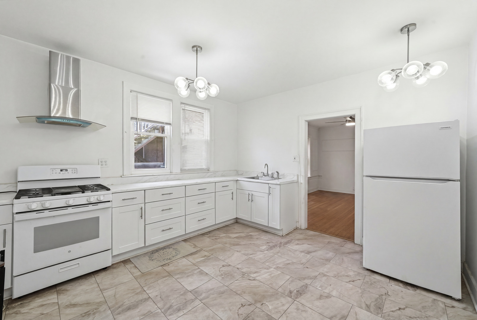 7806 S Cregier Avenue Property Photo 8