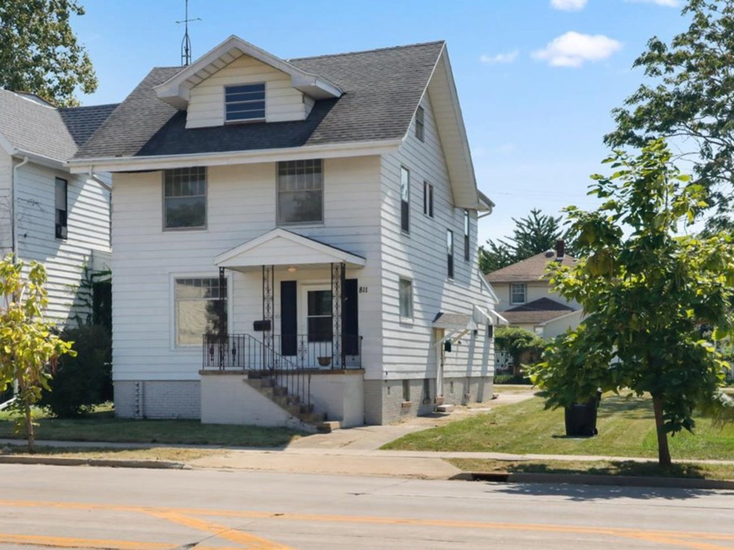 811 E Washington Street Property Photo 1