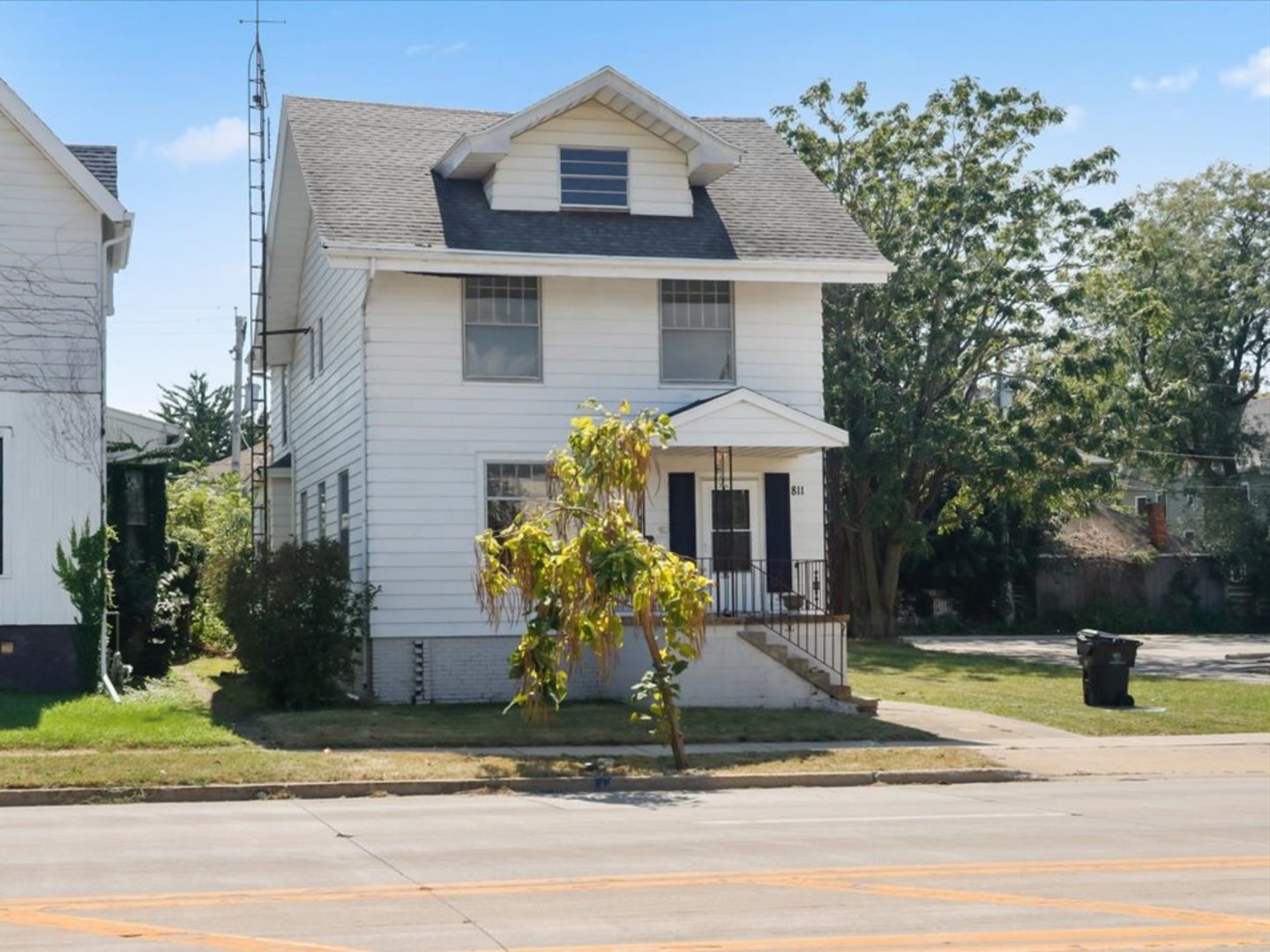 811 E Washington Street Property Photo 2