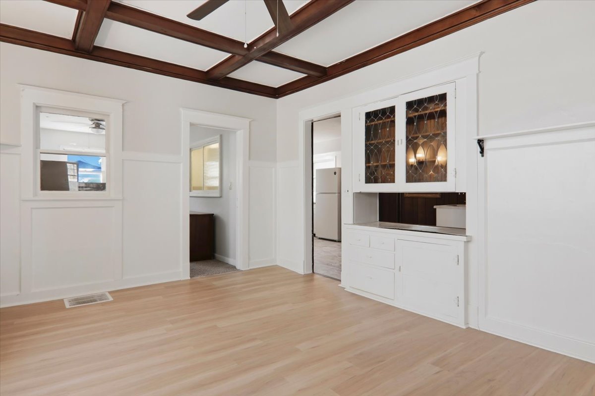 811 E Washington Street Property Photo 7