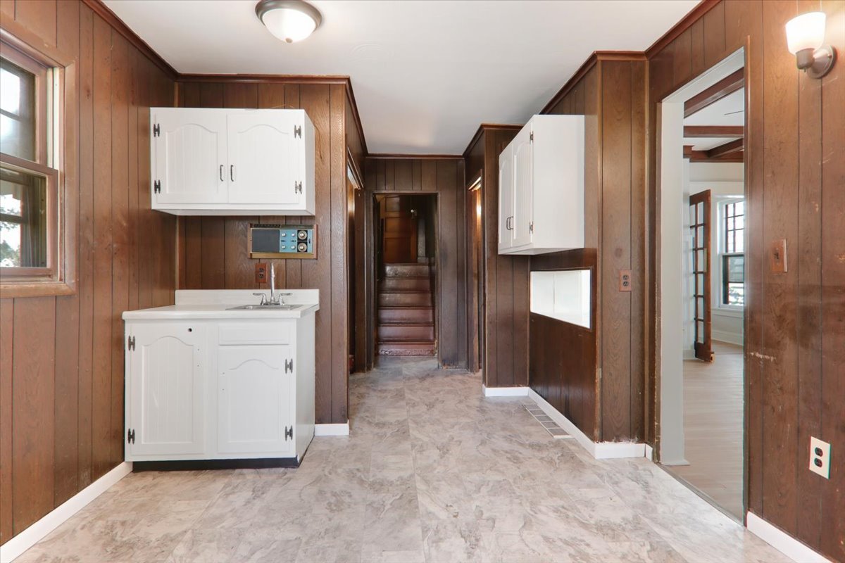 811 E Washington Street Property Photo 11