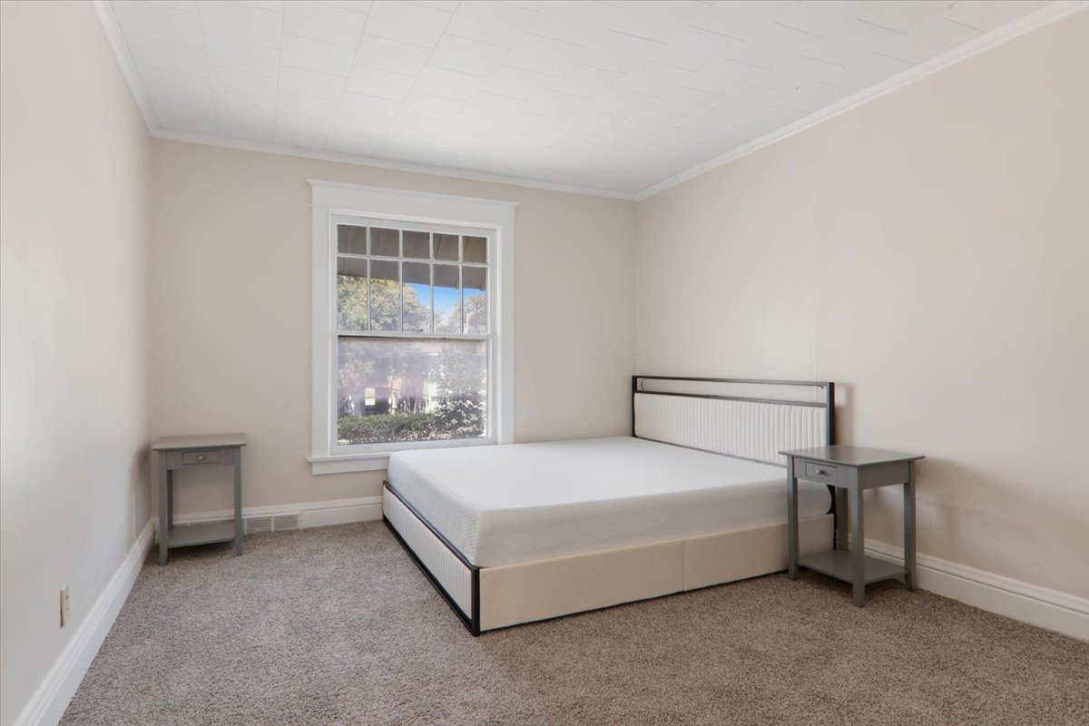 811 E Washington Street Property Photo 15