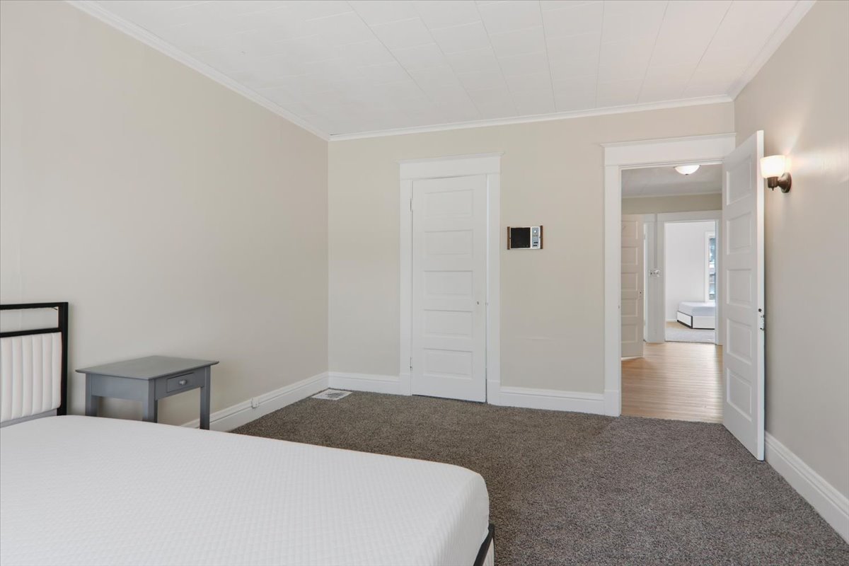 811 E Washington Street Property Photo 16