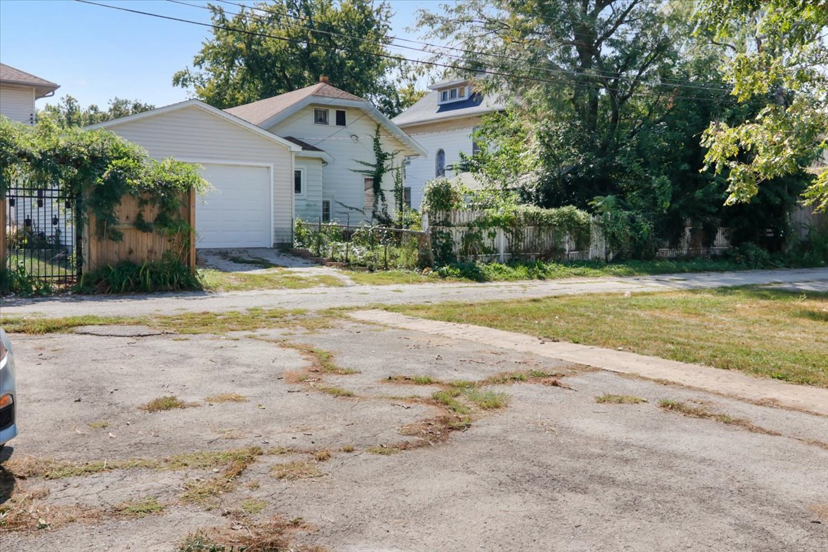 811 E Washington Street Property Photo 25