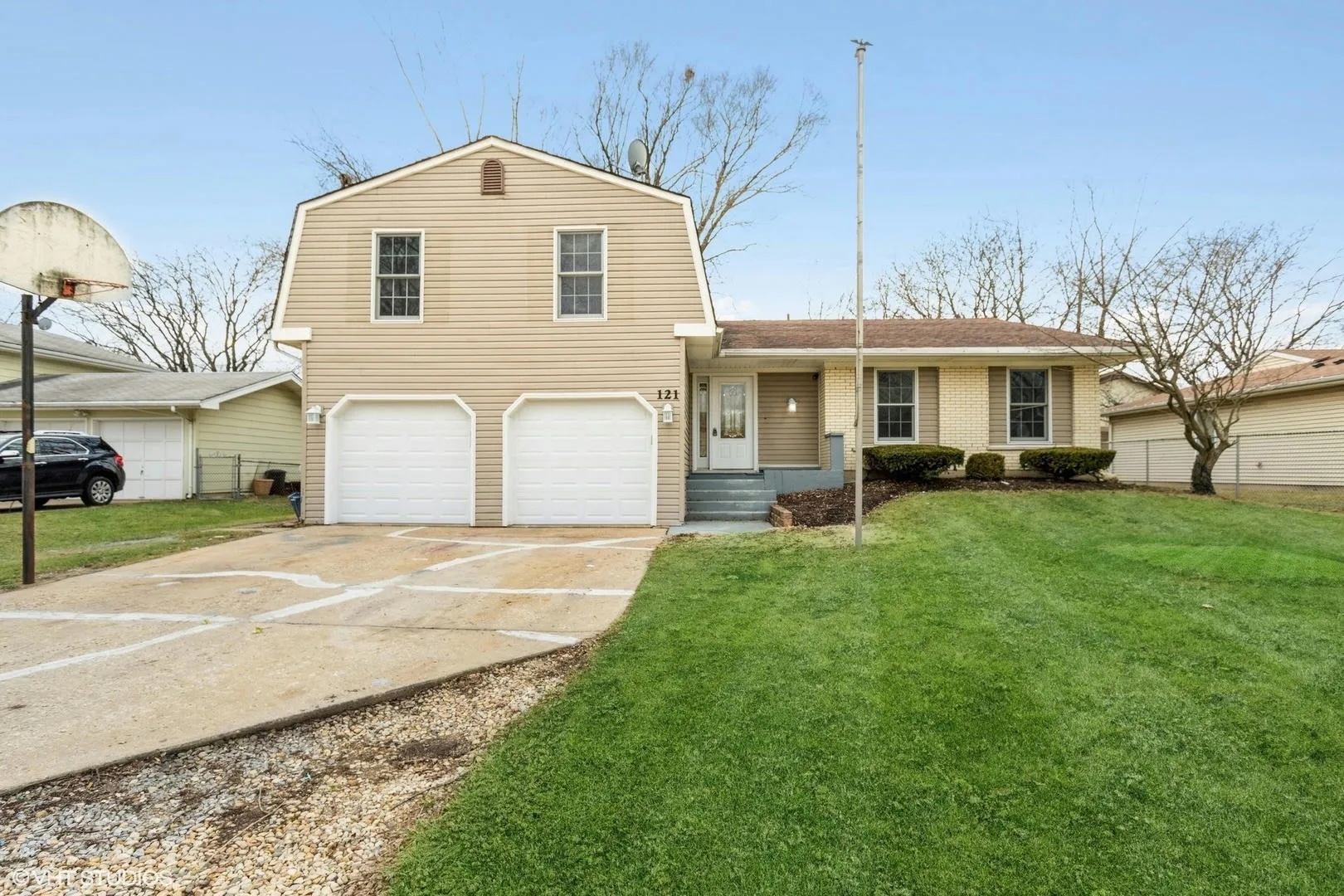 121 Richmond Drive Property Photo 1