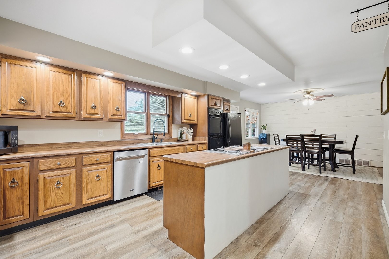 10001 35th Street Property Photo 6