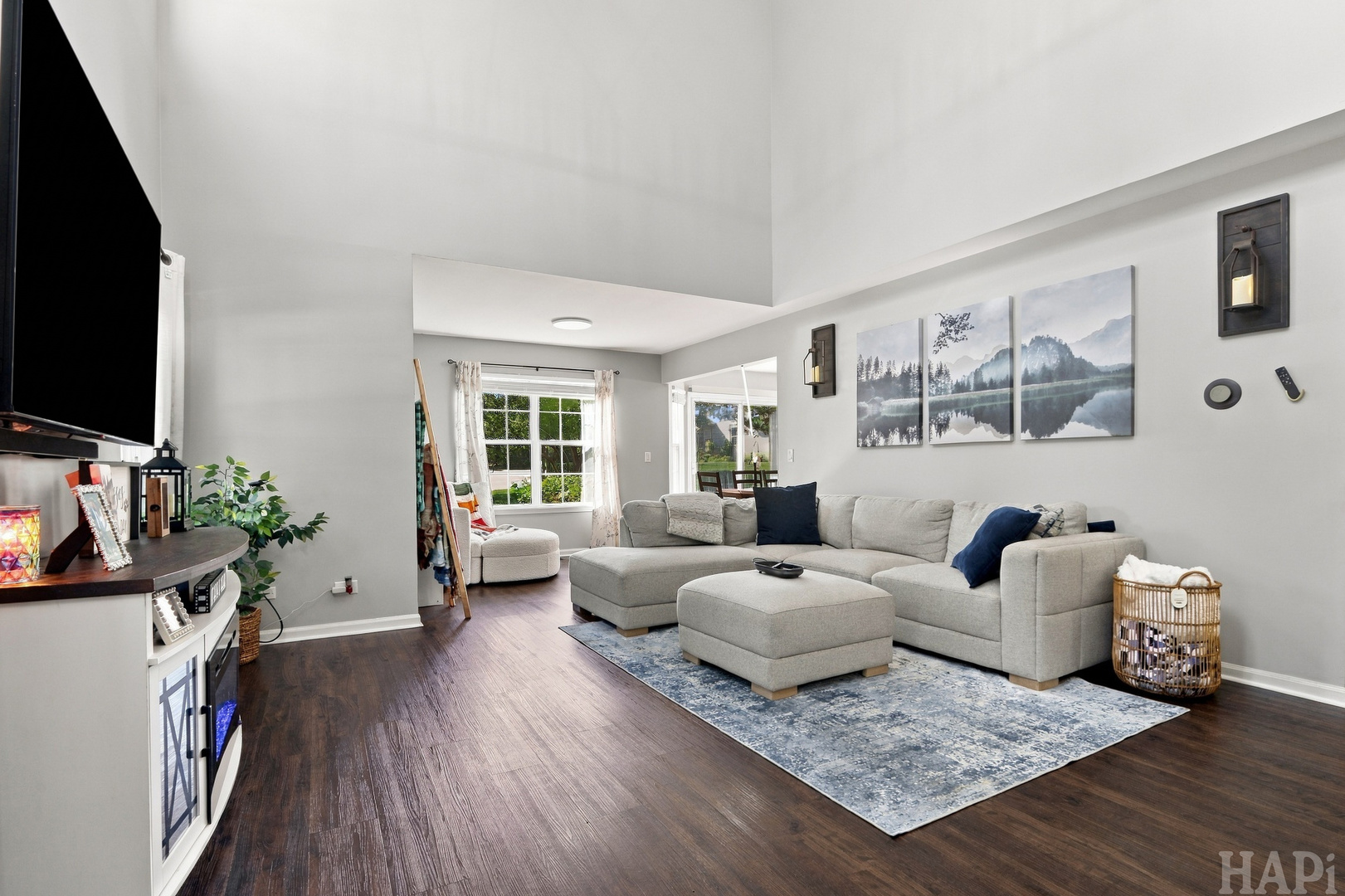 447 Ashwood Court Property Photo 3
