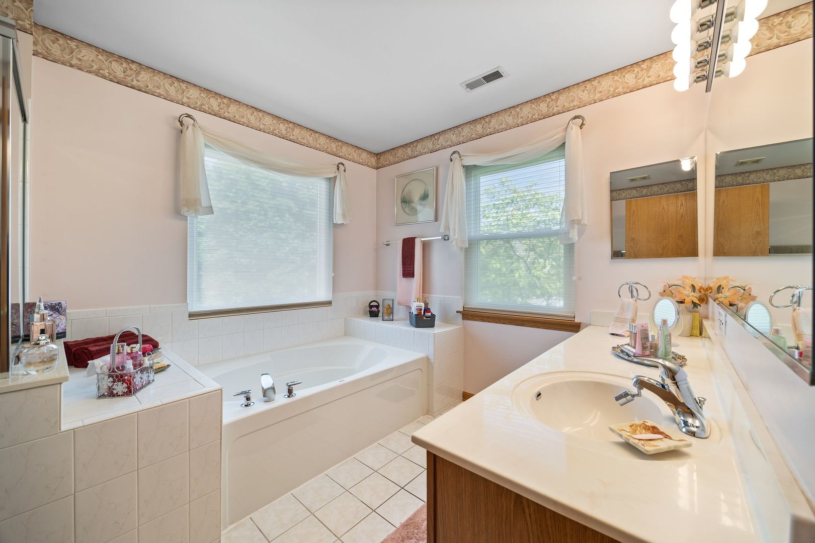 812 Honeysuckle Lane Property Photo 22