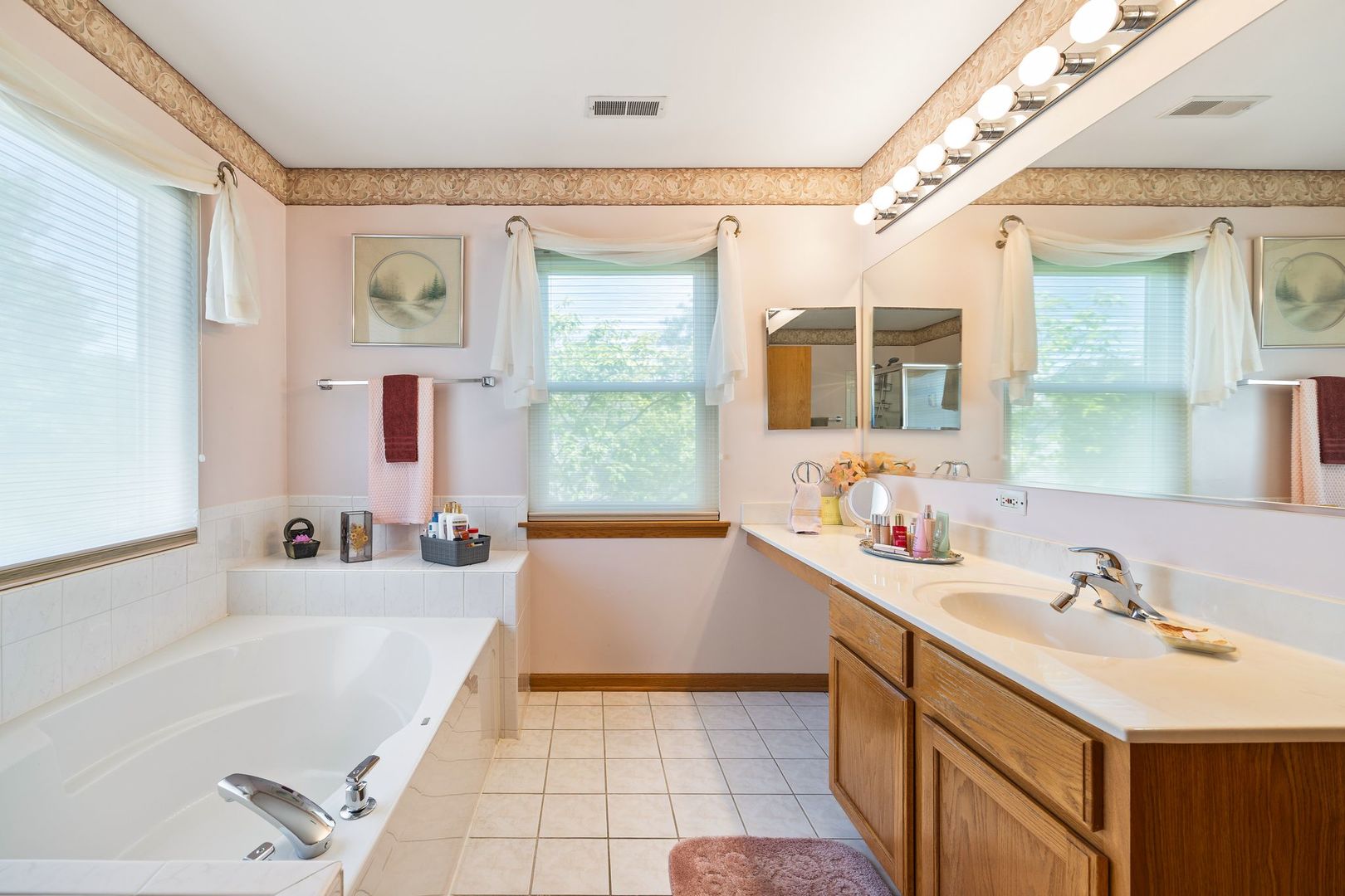 812 Honeysuckle Lane Property Photo 23