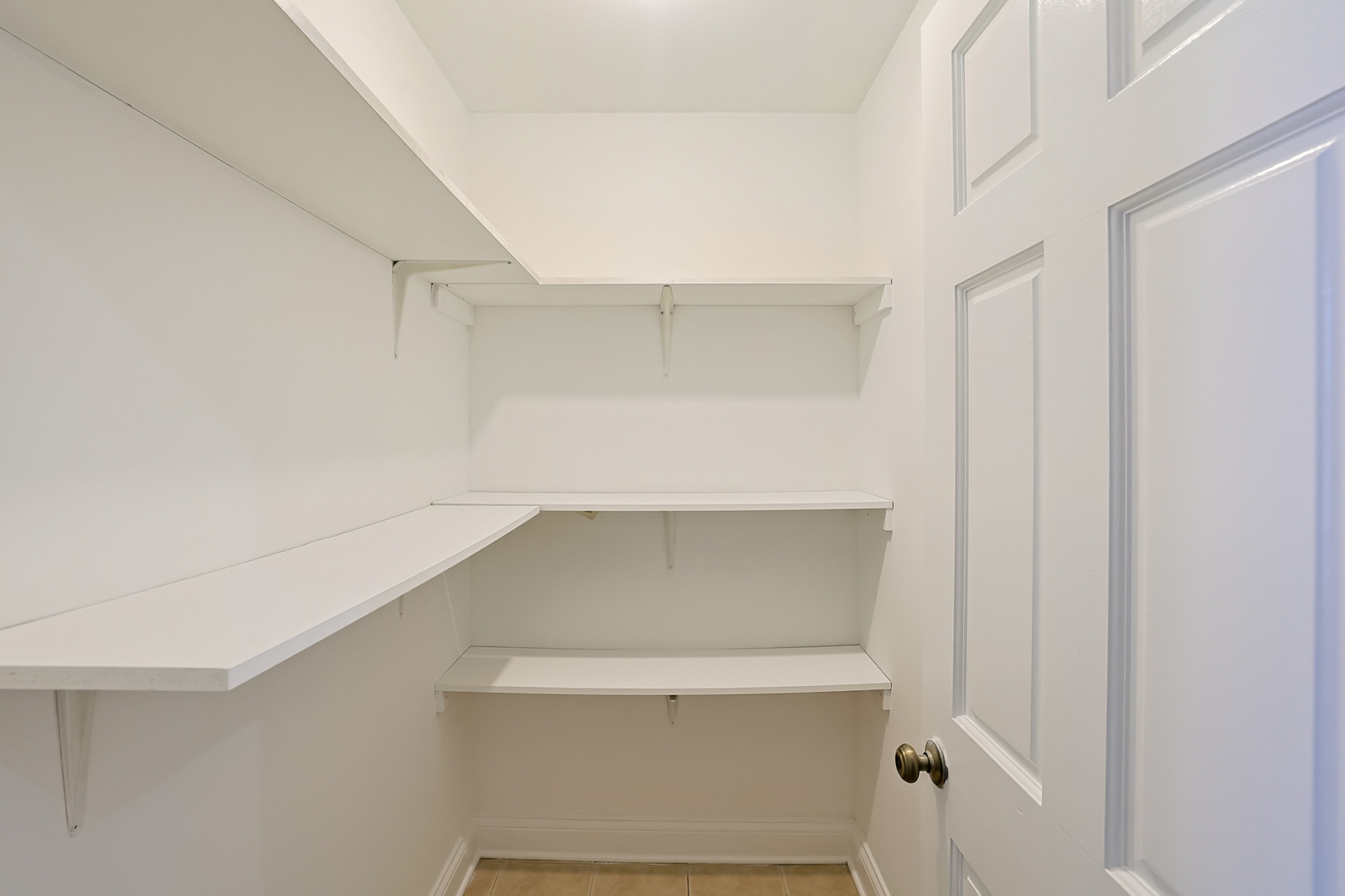 4413 W Montrose Avenue 3 Property Photo 14