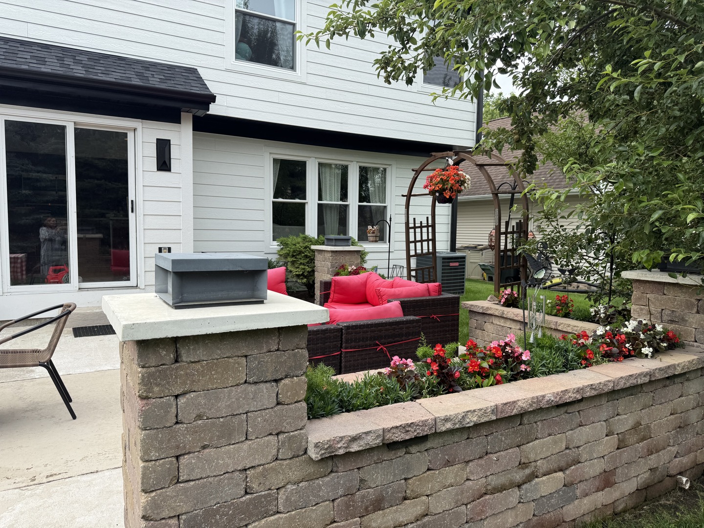 1127 Yorkshire Drive Property Photo 4