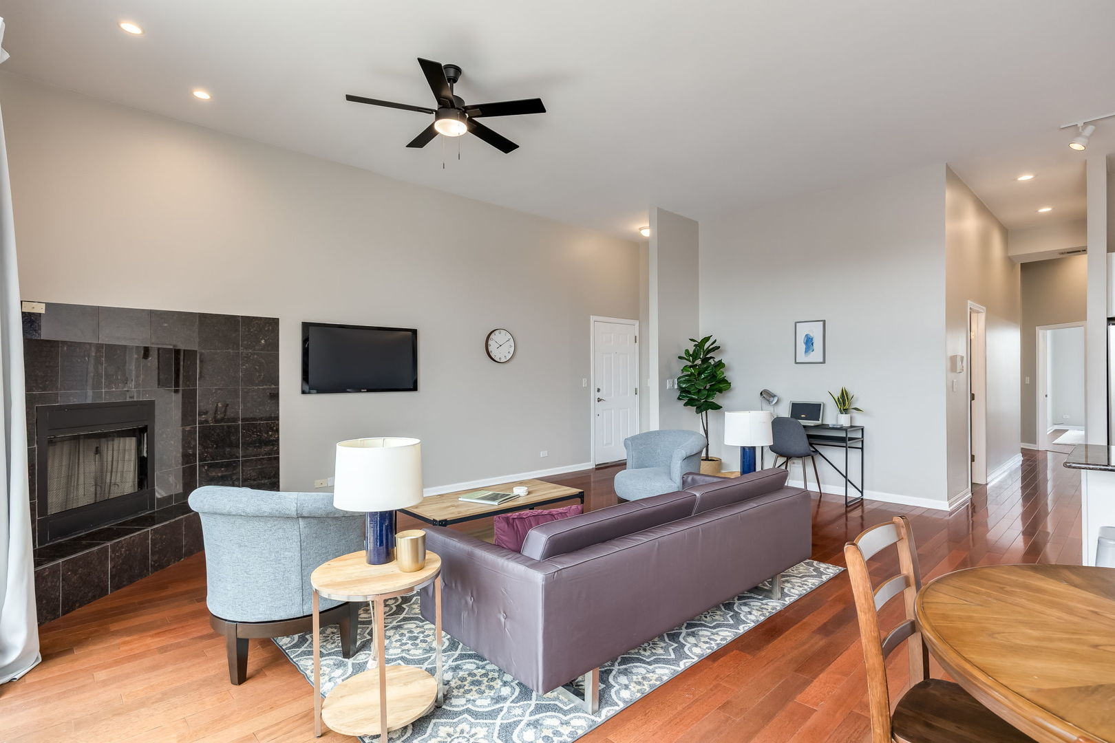 1395 N Milwaukee Avenue 3e Property Photo 5