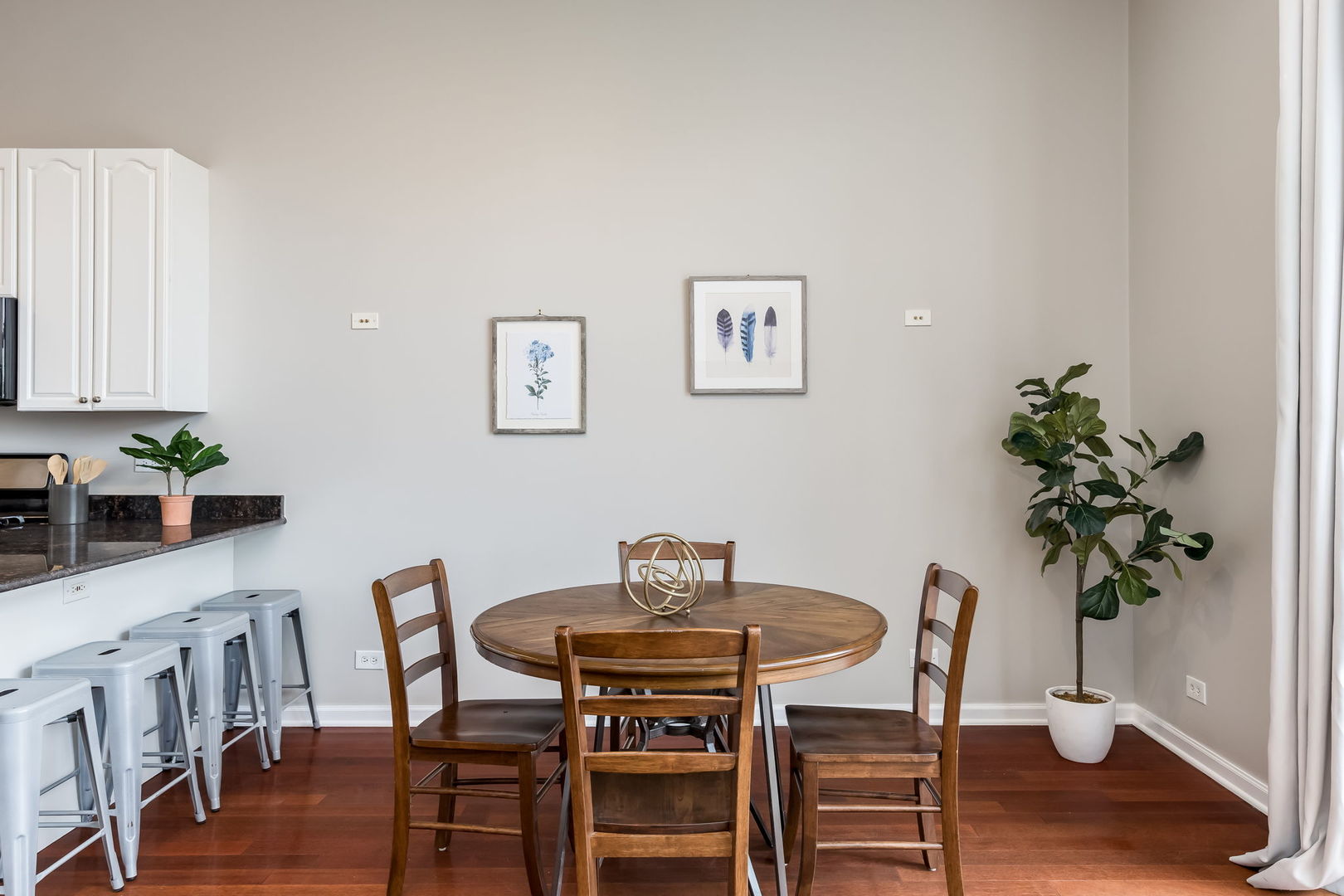 1395 N Milwaukee Avenue 3e Property Photo 6