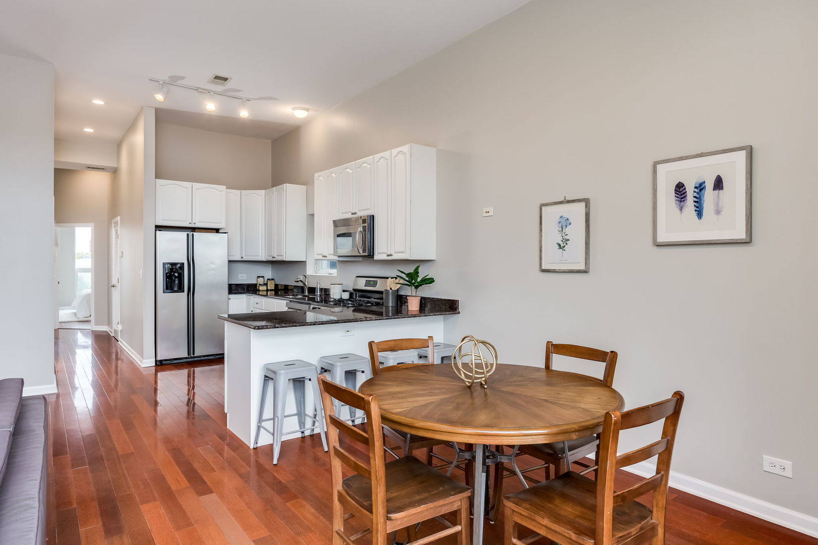 1395 N Milwaukee Avenue 3e Property Photo 7