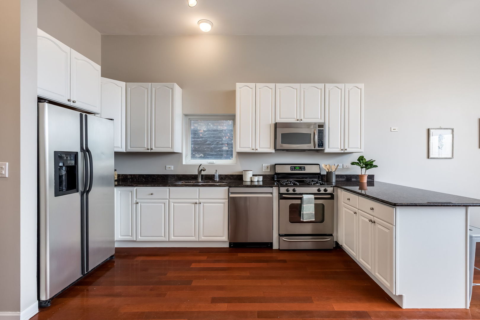 1395 N Milwaukee Avenue 3e Property Photo 9