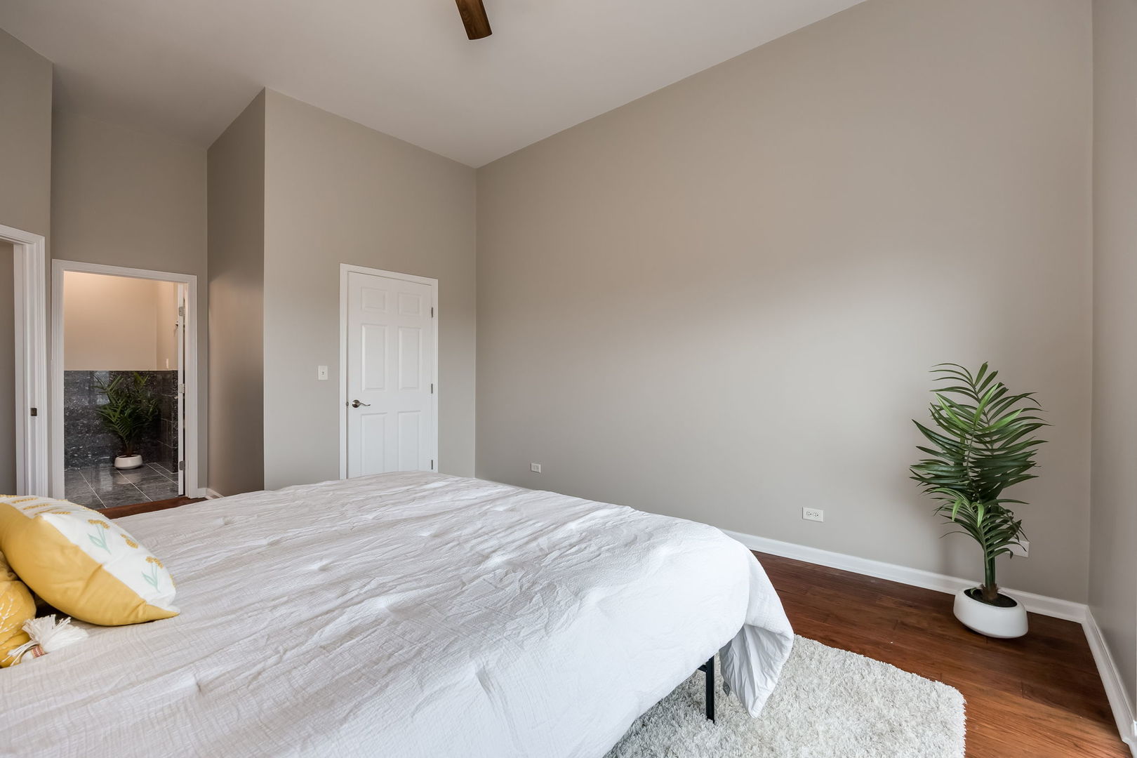 1395 N Milwaukee Avenue 3e Property Photo 12