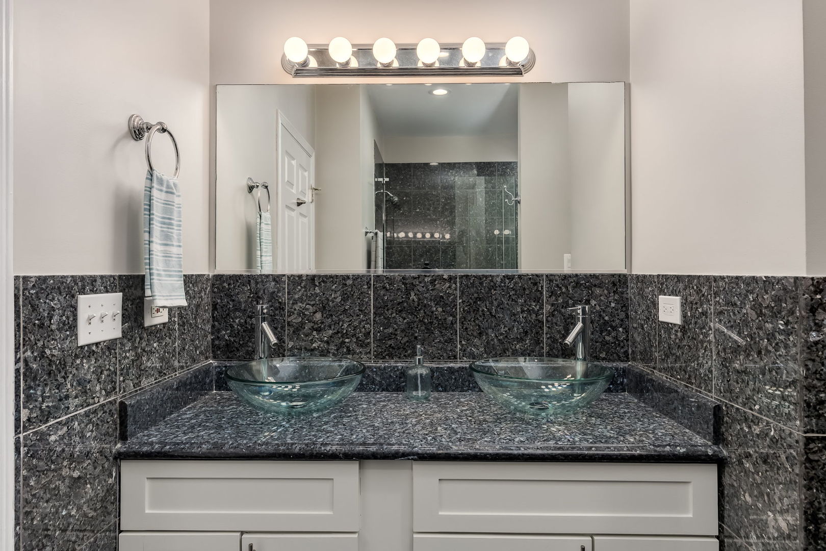 1395 N Milwaukee Avenue 3e Property Photo 13