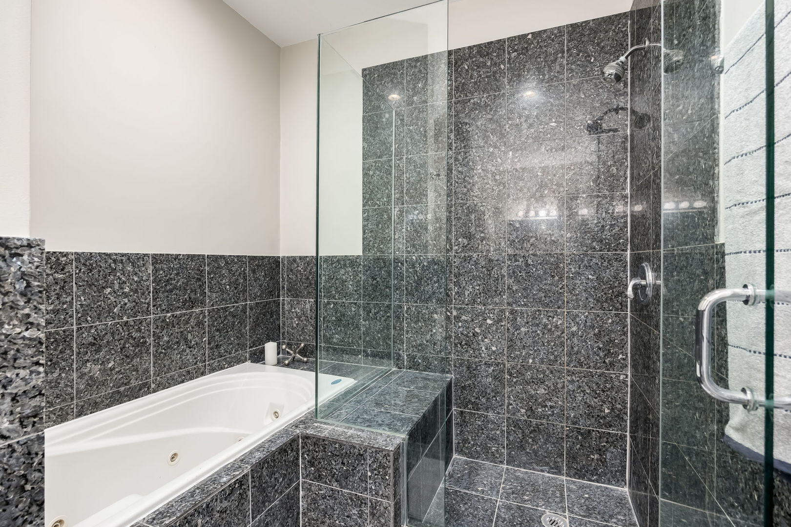 1395 N Milwaukee Avenue 3e Property Photo 15