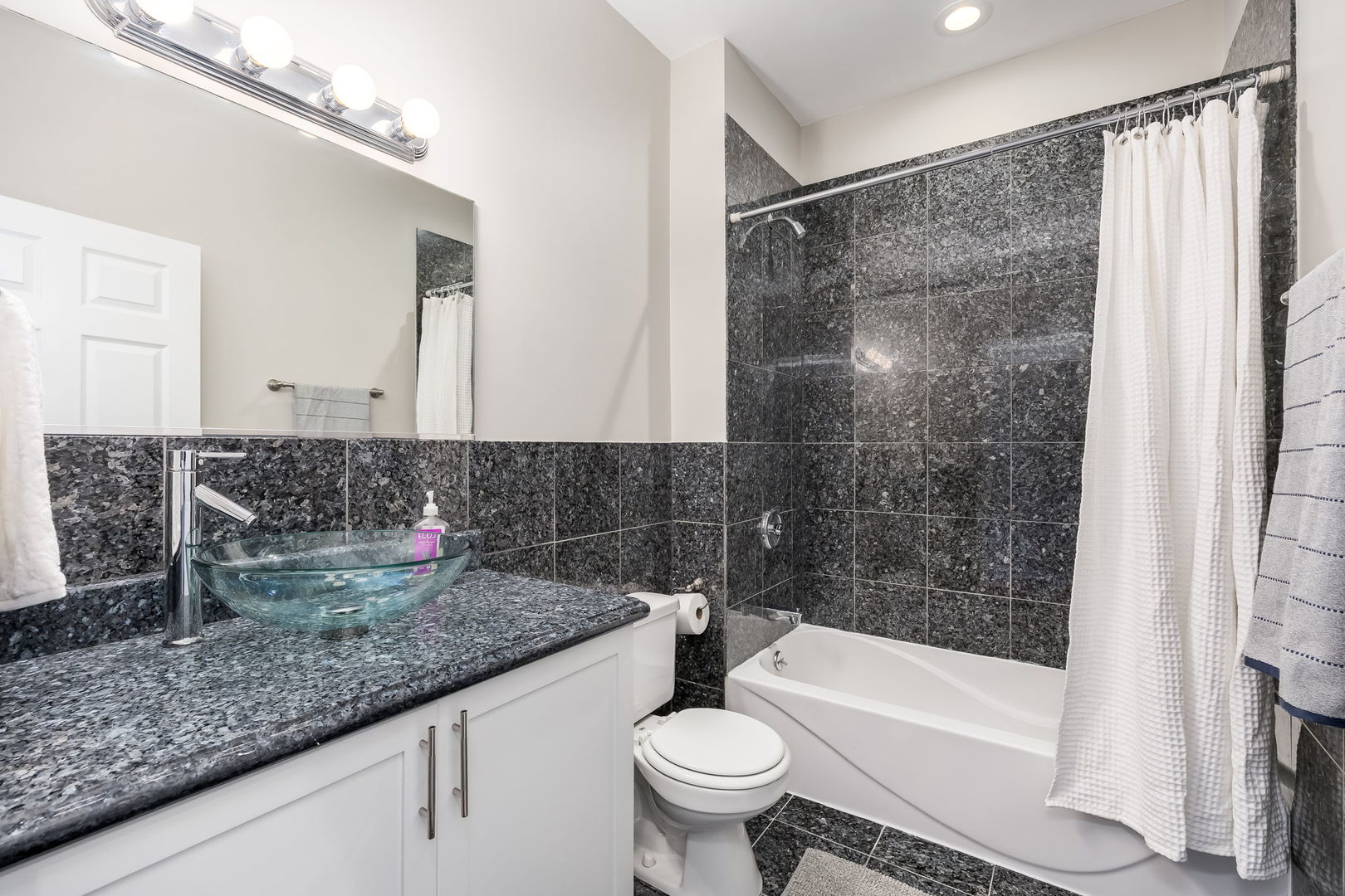 1395 N Milwaukee Avenue 3e Property Photo 19