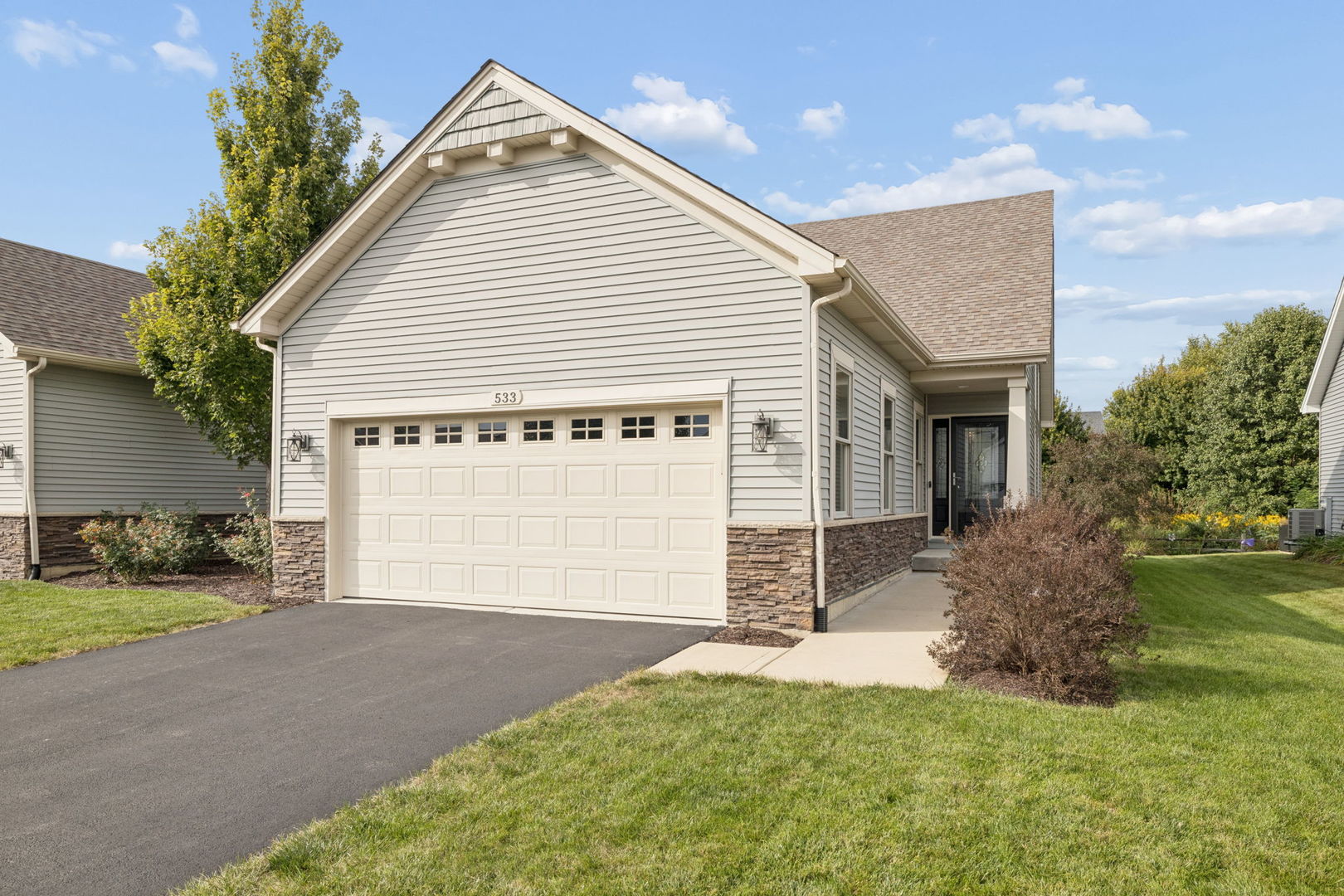 533 Sudbury Circle Property Photo 1