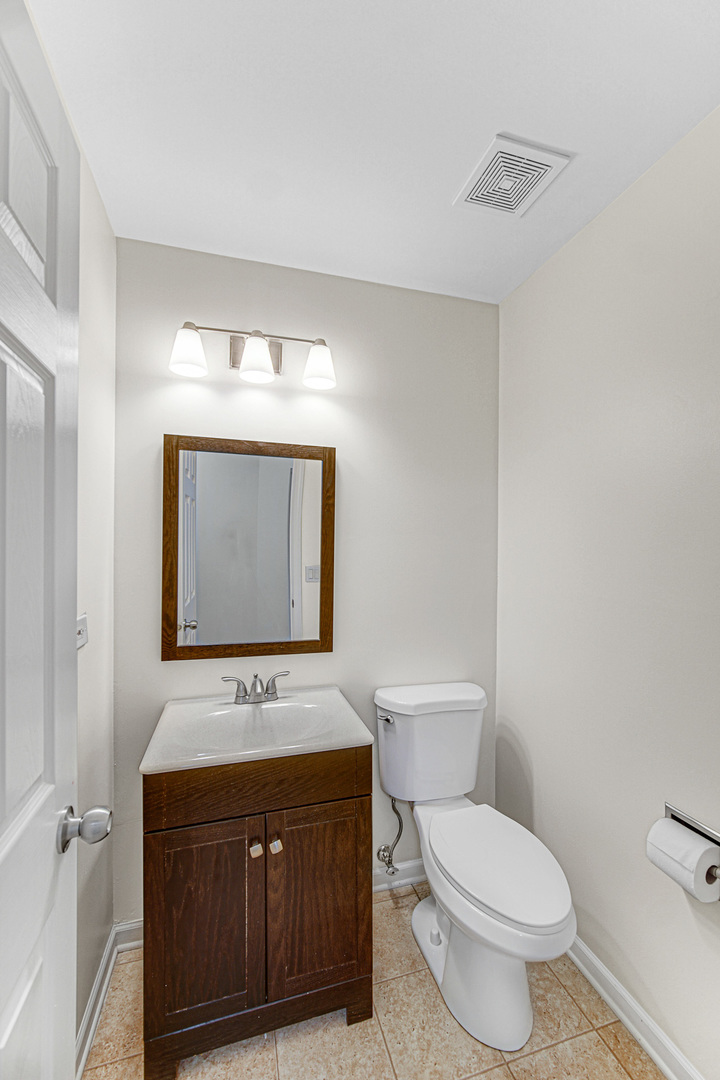 2588 Dickens Court Property Photo 12